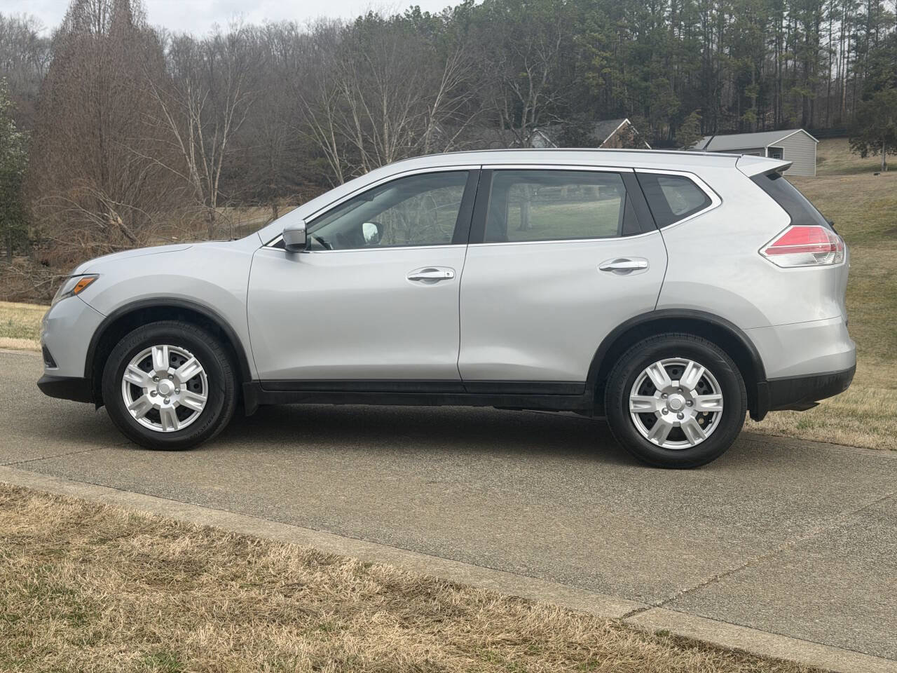 Used 2015 Nissan Rogue S image 2