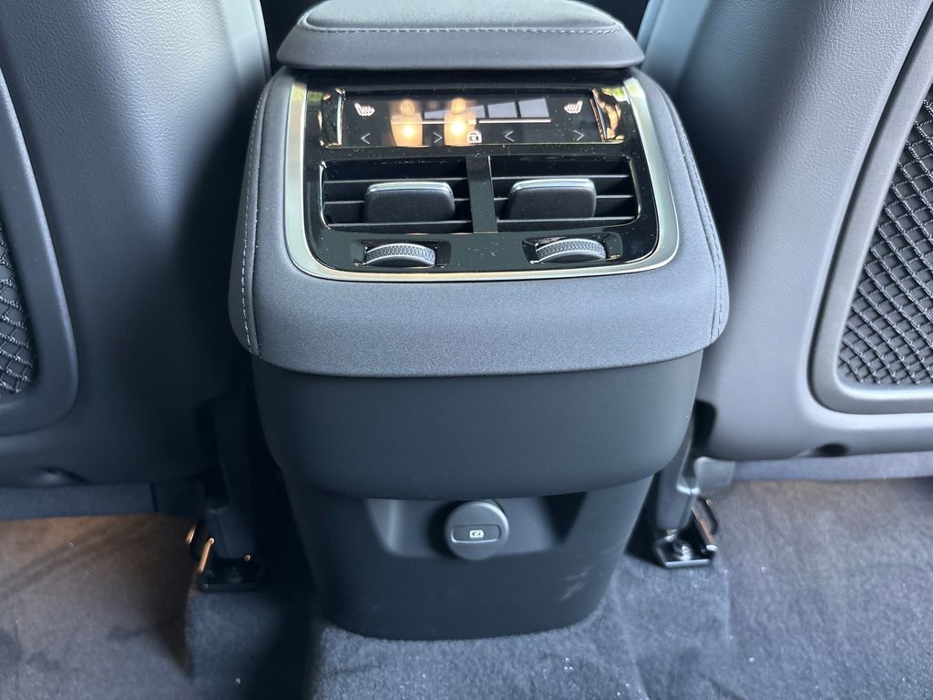 New 2026 Volvo XC90 B6 Core w/ Protection Package Premier image 14