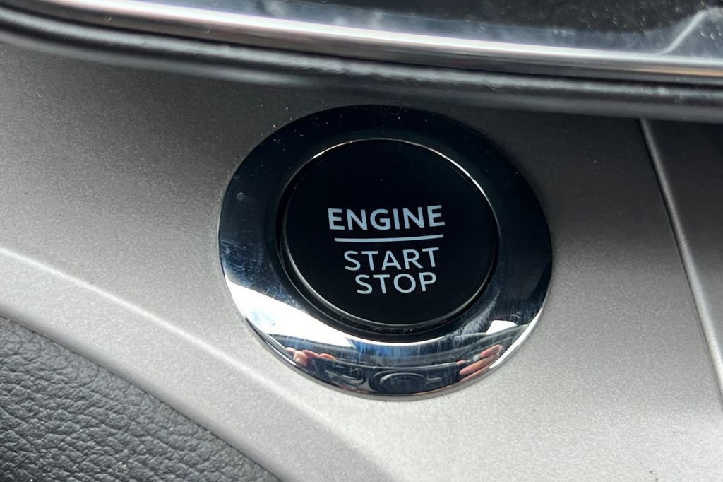 Certified 2024 Ford Explorer XLT w/ Equipment Group 202A image 25