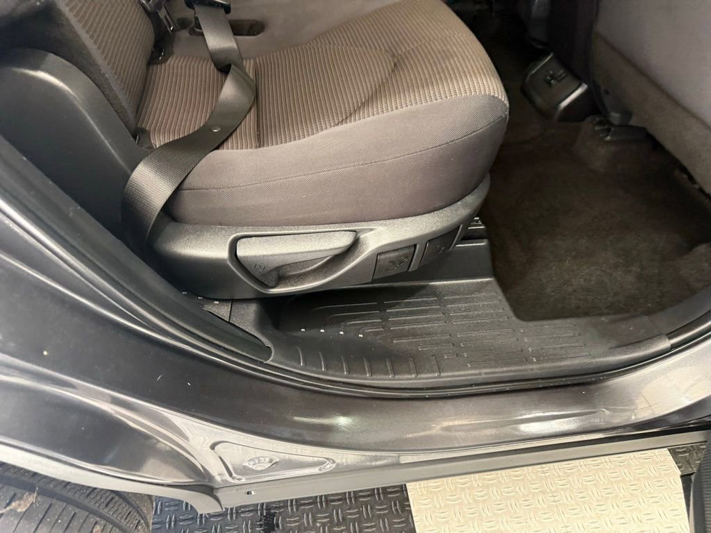 Used 2025 Toyota Highlander LE image 26