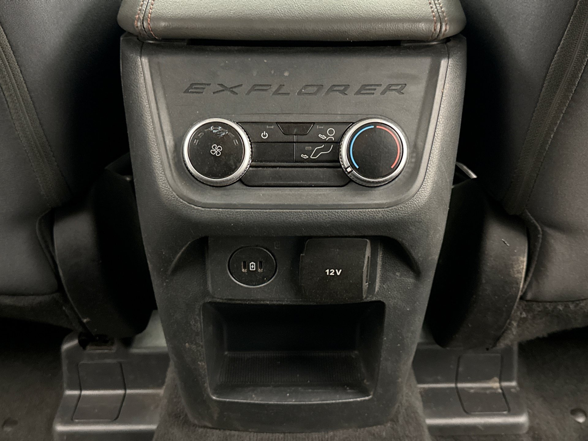 Used 2025 Ford Explorer Active AWD/4WD image 16