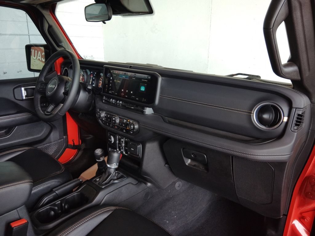 Used 2025 Jeep Gladiator Sport AWD/4WD image 13