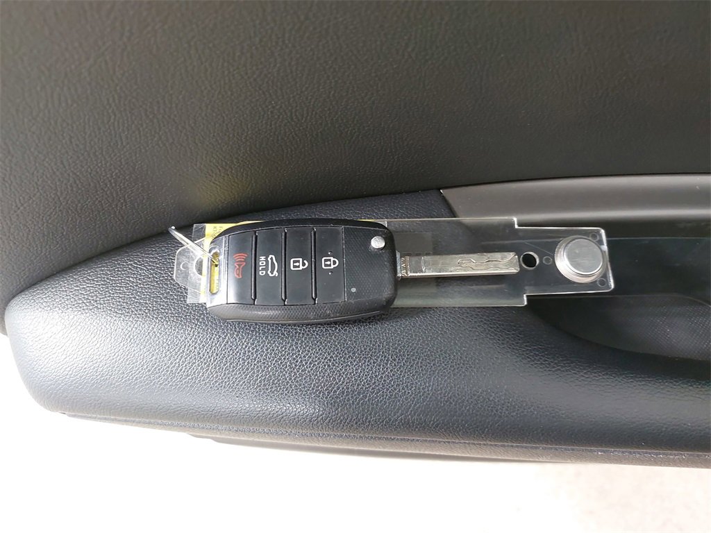 Used 2020 Kia Optima LX image 39