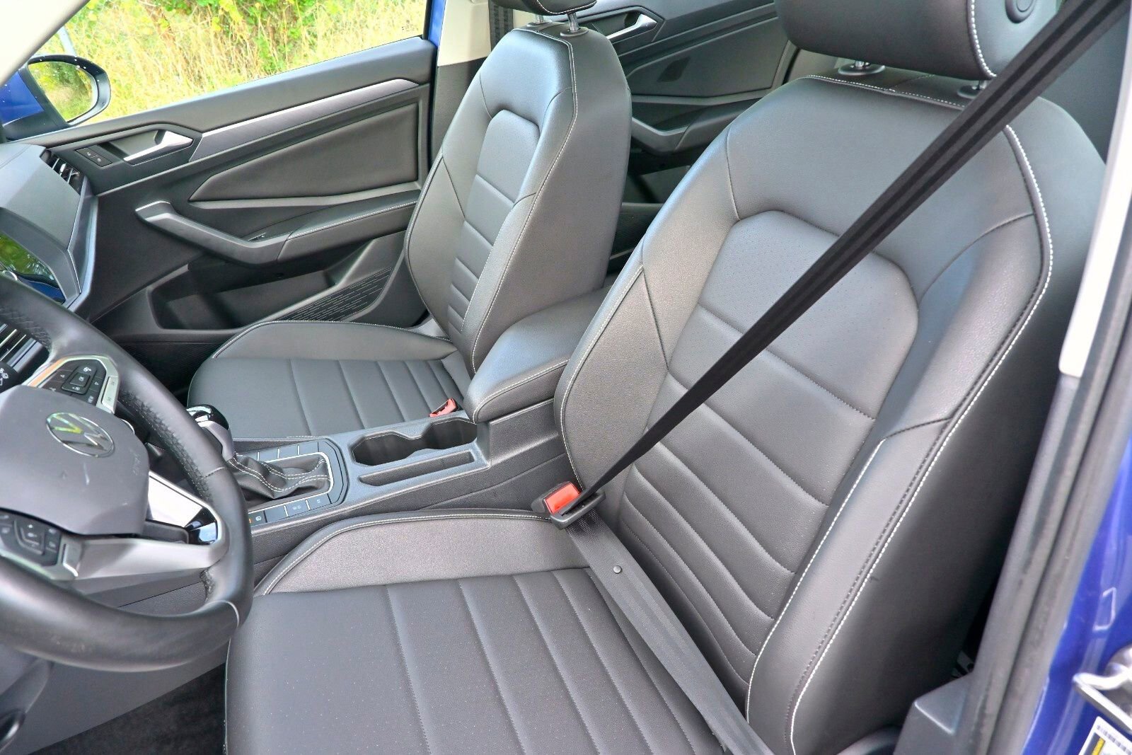 Used 2024 Volkswagen Jetta SE w/ Panoramic Sunroof Package image 16