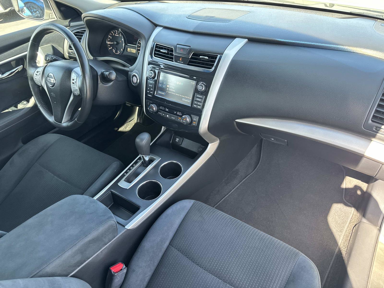 Used 2015 Nissan Altima 2.5 SV w/ Convenience Package FWD image 32