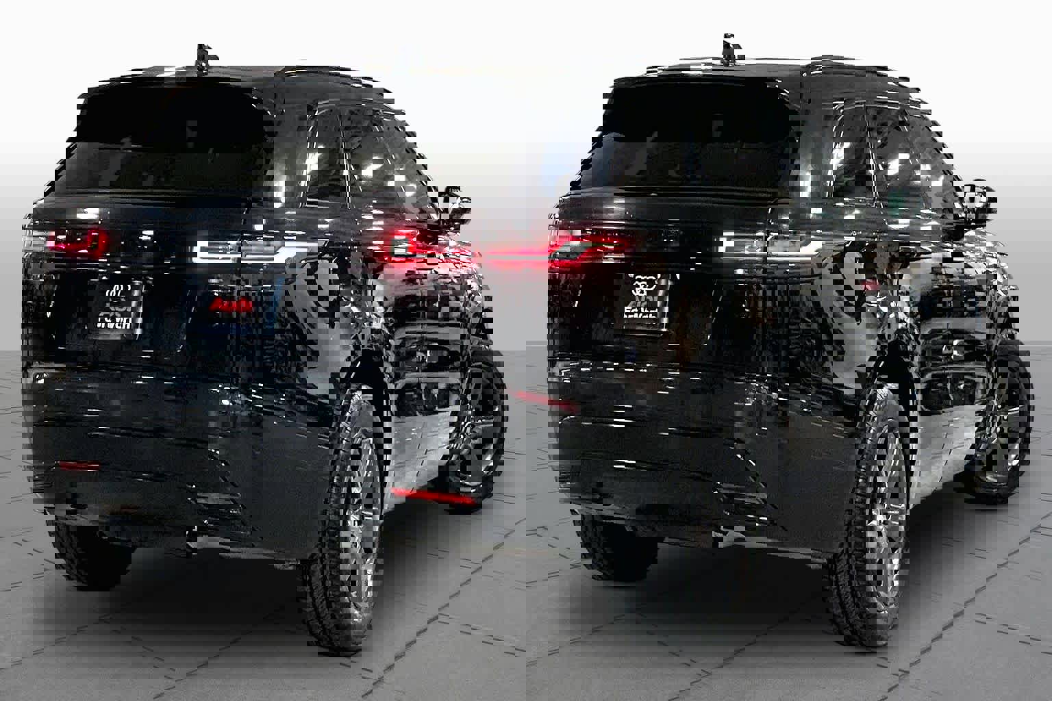 Used 2025 Land Rover Range Rover Velar Dynamic SE image 13