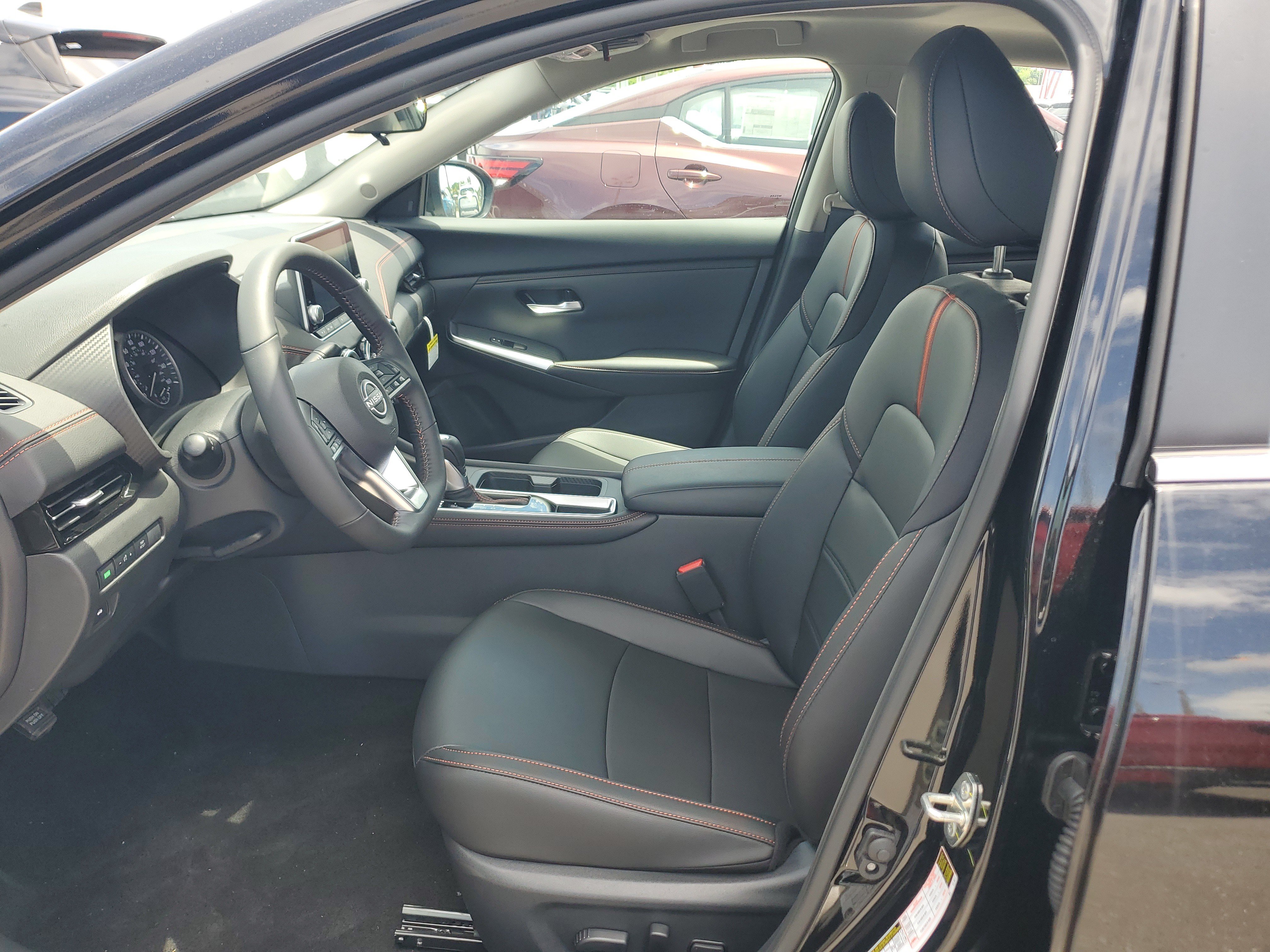 Used 2025 Nissan Sentra SR w/ SR Premium Package FWD image 8