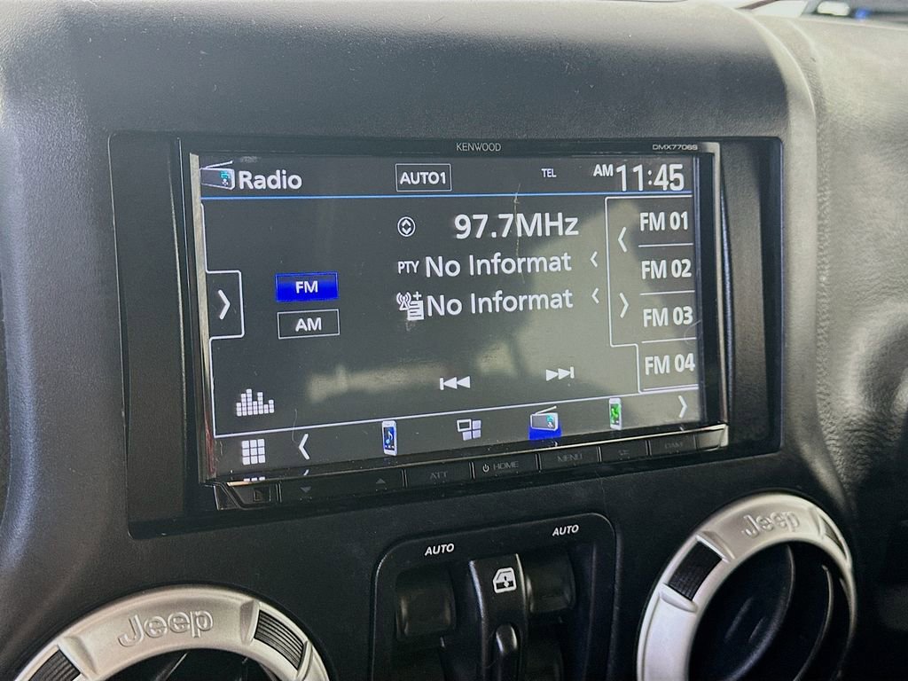 Used 2016 Jeep Wrangler Unlimited Sahara w/ Connectivity Group image 17