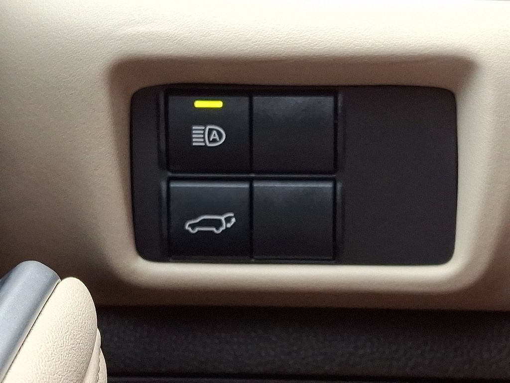 Certified 2020 Toyota Highlander XLE AWD/4WD image 28