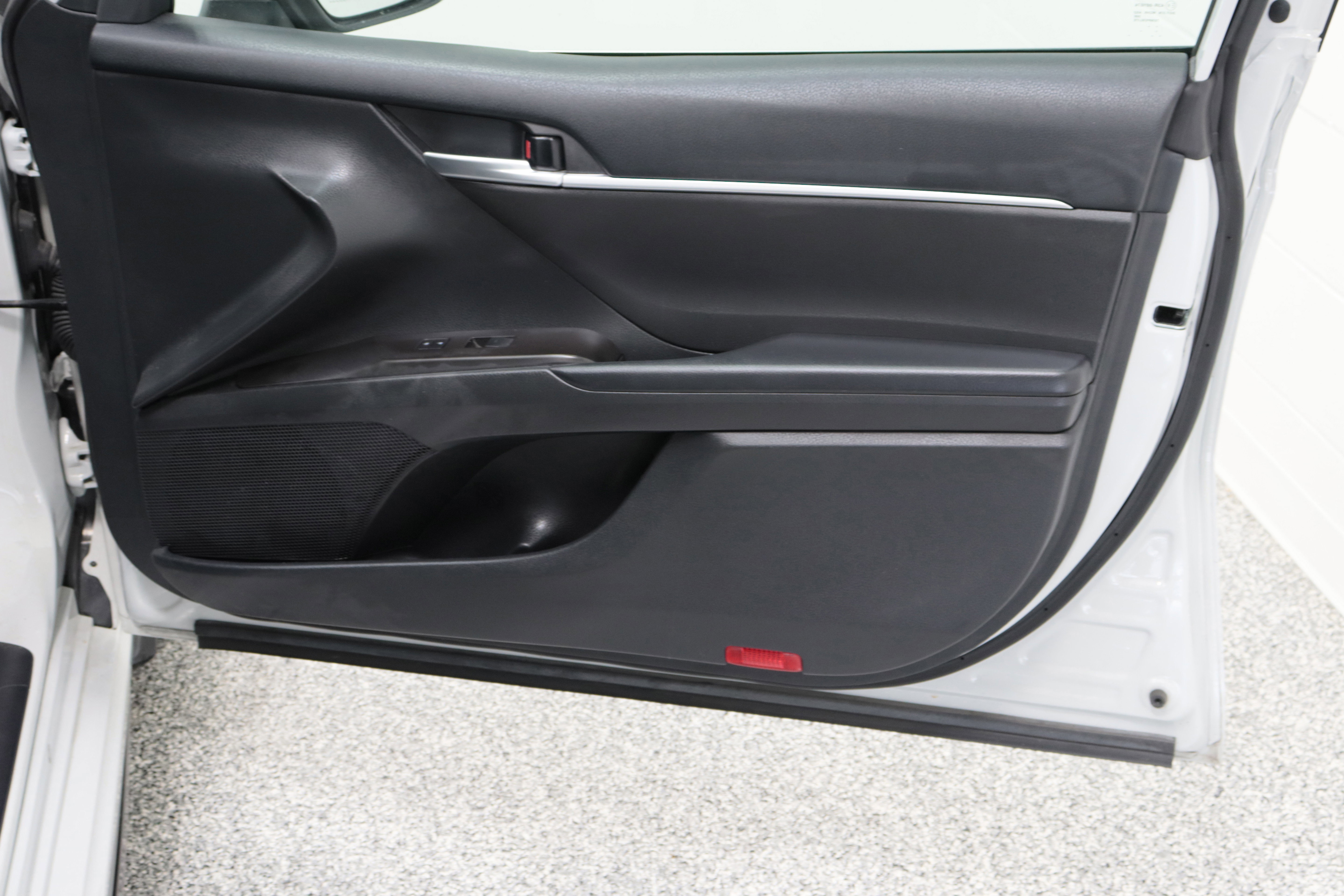 Used 2023 Toyota Camry SE image 32