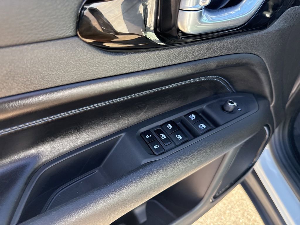 Used 2026 Jeep Compass Limited AWD/4WD image 18