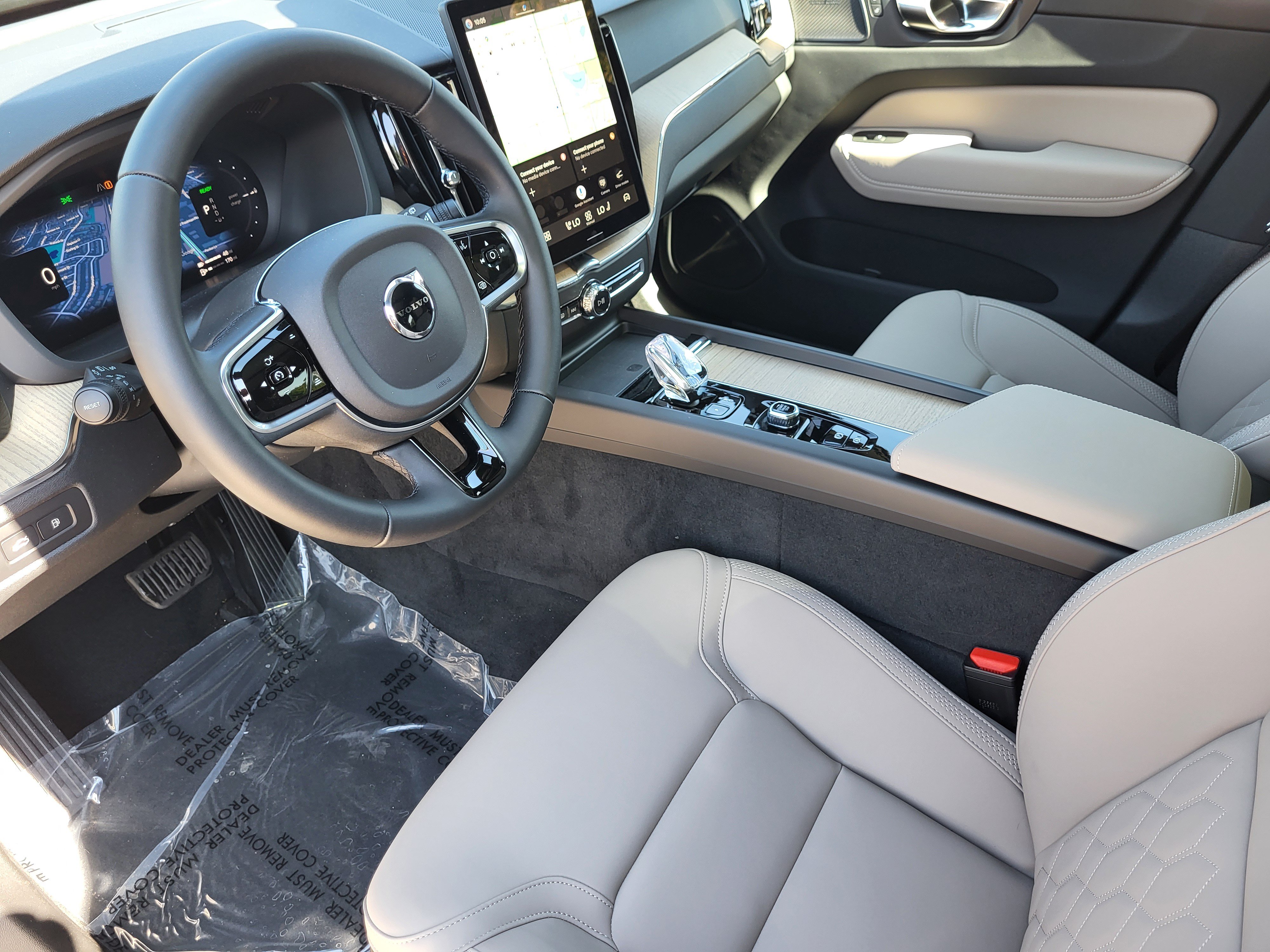New 2026 Volvo XC60 T8 Plus w/ Protection Package Premier AWD/4WD image 9