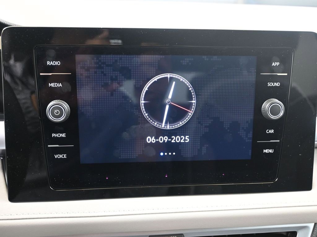 New 2025 Volkswagen Taos SE image 32