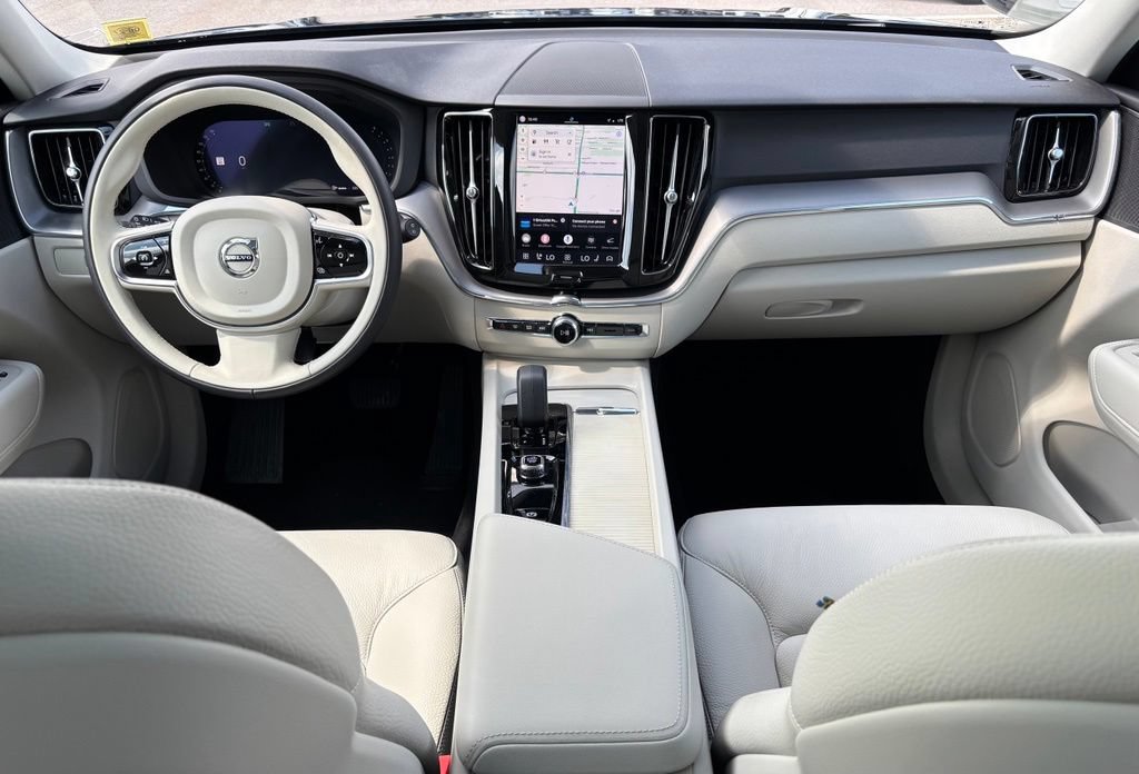 Certified 2025 Volvo XC60 B5 Core w/ Protection Package Premier AWD/4WD image 5
