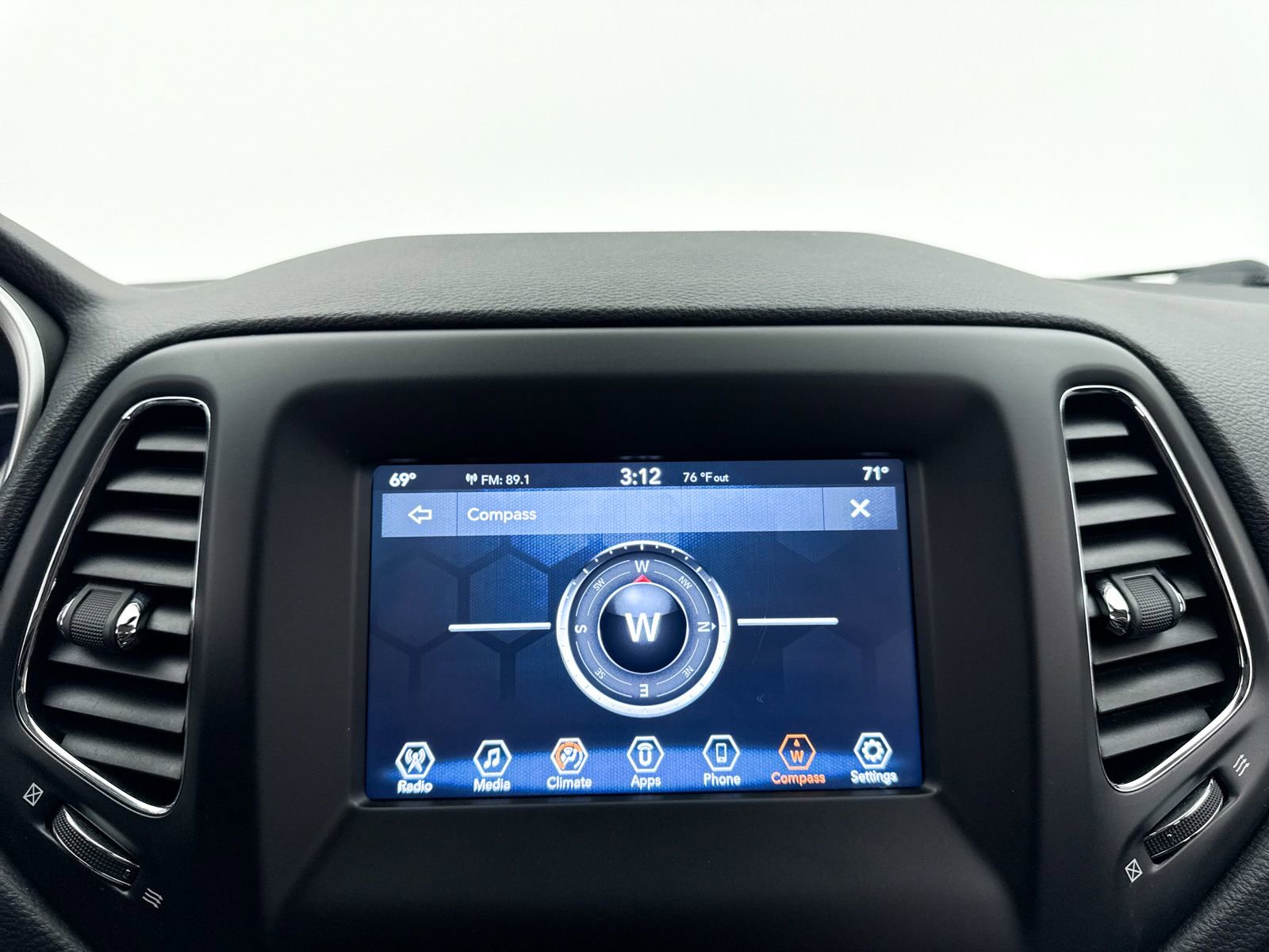 Used 2019 Jeep Compass Sport w/ Tech Group FWD image 20