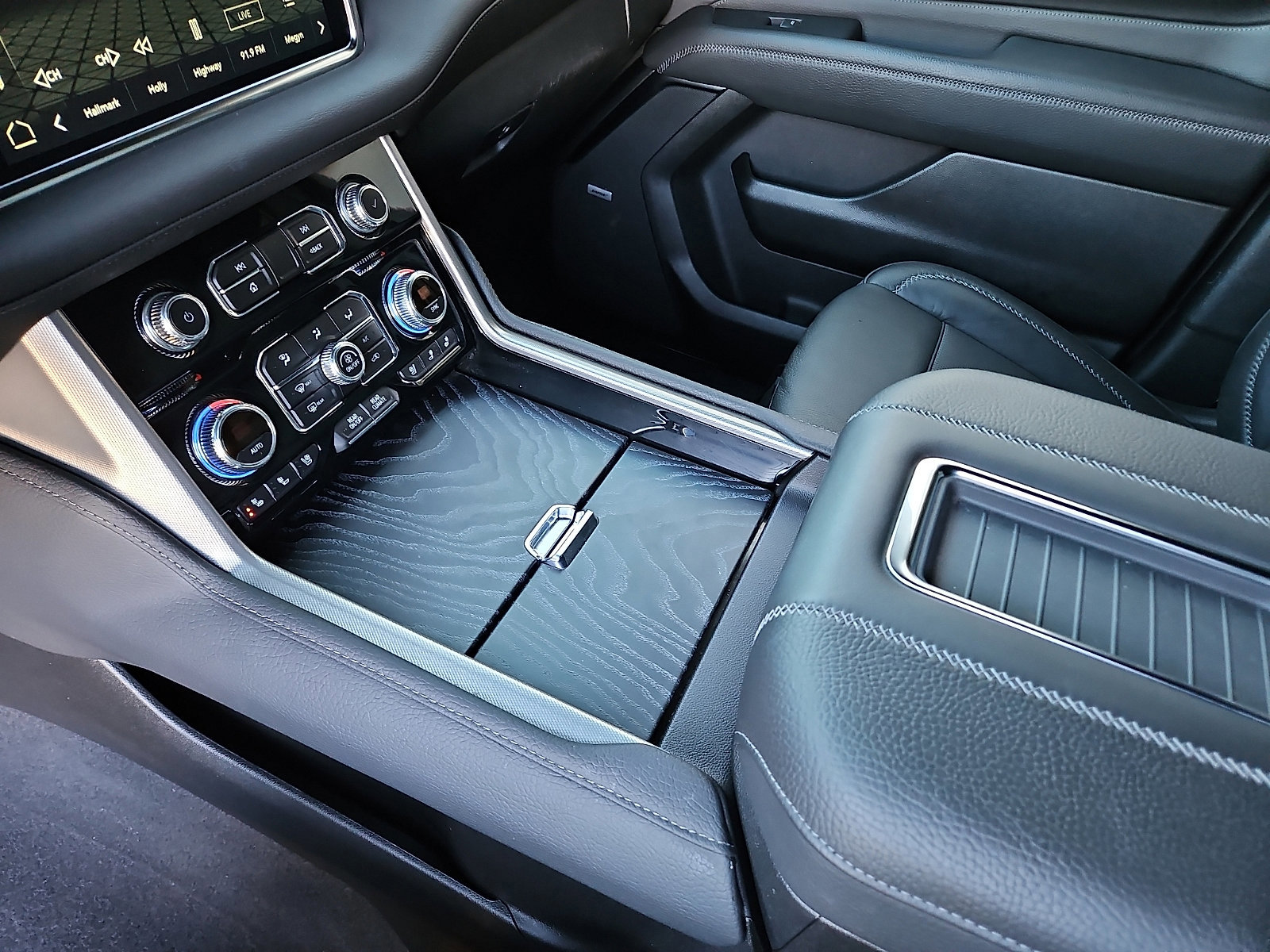 Used 2024 GMC Yukon Denali image 20