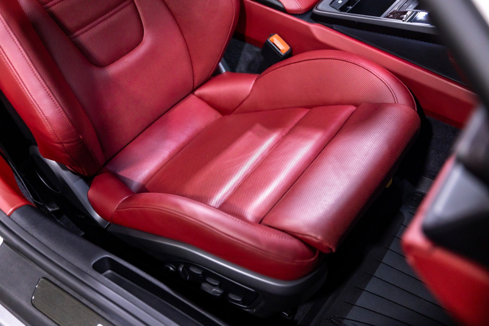 Used 2022 Porsche 911 Cabriolet image 31