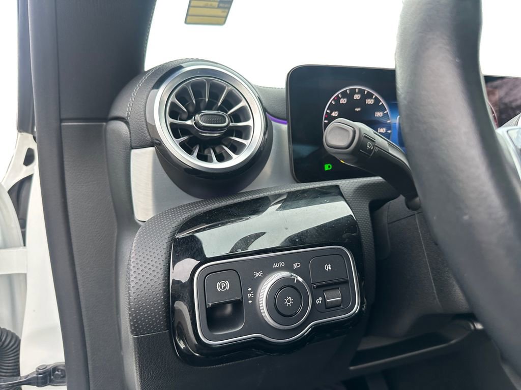 Used 2025 Mercedes-Benz CLA 250 4MATIC image 13