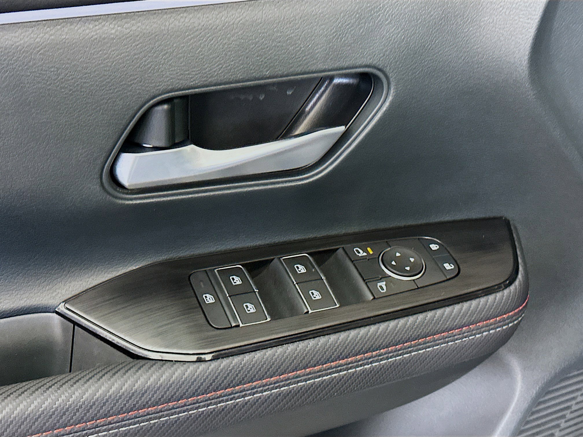 Used 2025 Nissan Kicks SR AWD/4WD image 15