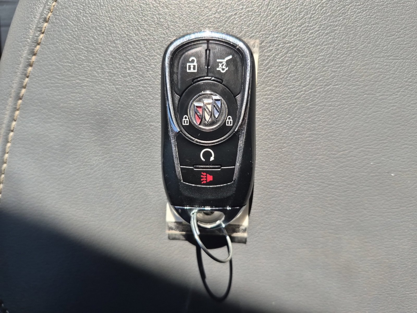 Used 2020 Buick Enclave Essence w/ Sound and Sites Package image 31