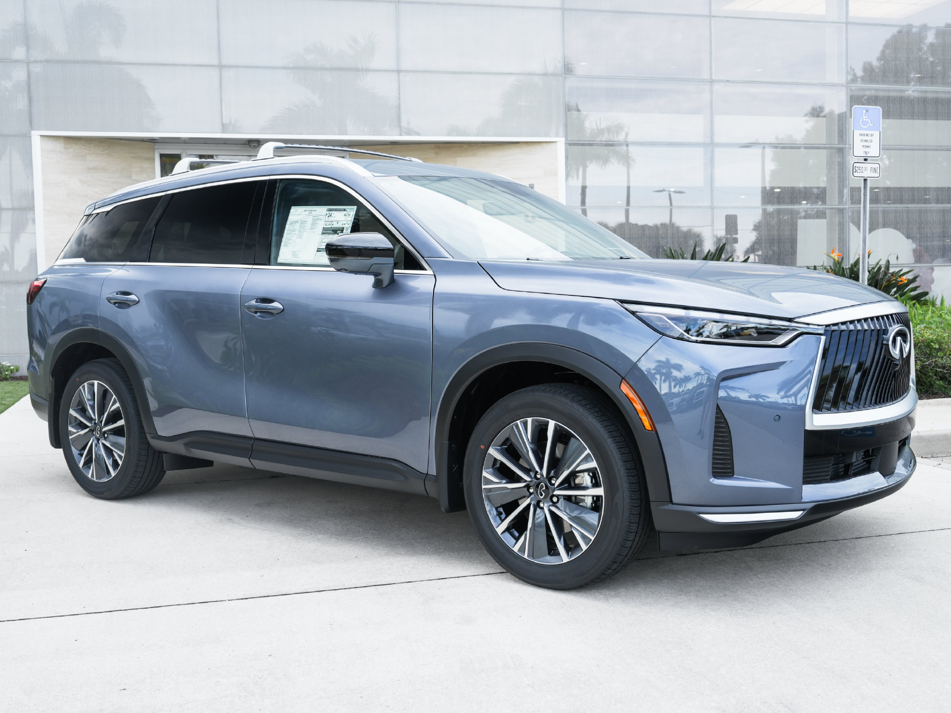 New 2027 INFINITI QX60 Luxe FWD image 3