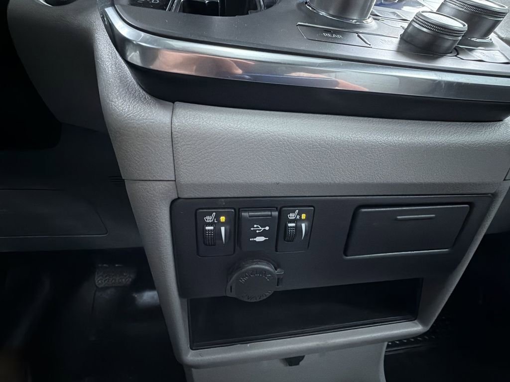 Used 2019 Toyota Sienna XLE FWD image 27