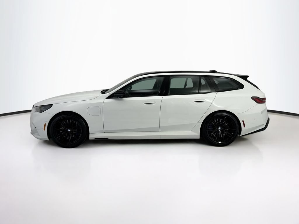 Used 2025 BMW M5 Touring AWD/4WD image 2