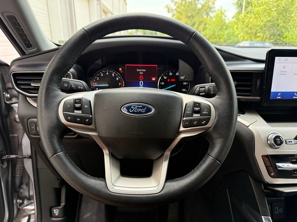 Used 2024 Ford Explorer XLT w/ Equipment Group 202A AWD/4WD image 11