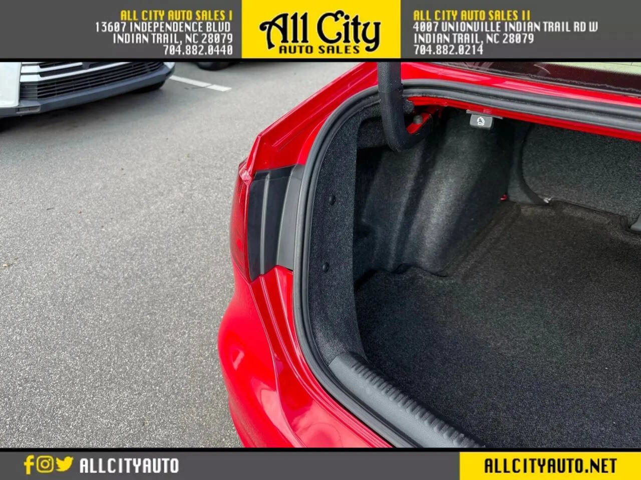 Used 2012 Volkswagen Jetta TDI image 32