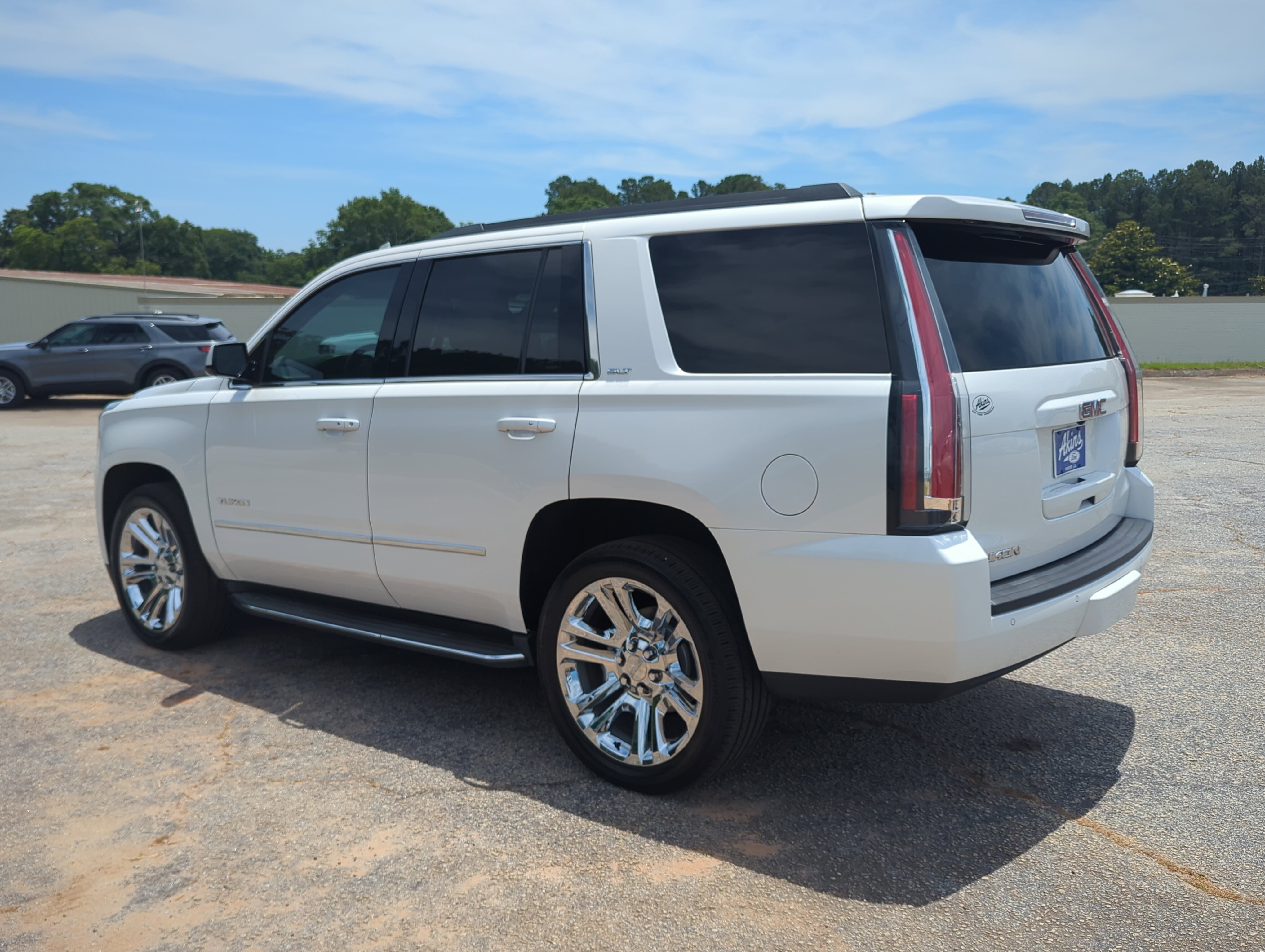 Used 2017 GMC Yukon SLT w/ Premium Edition AWD/4WD image 5