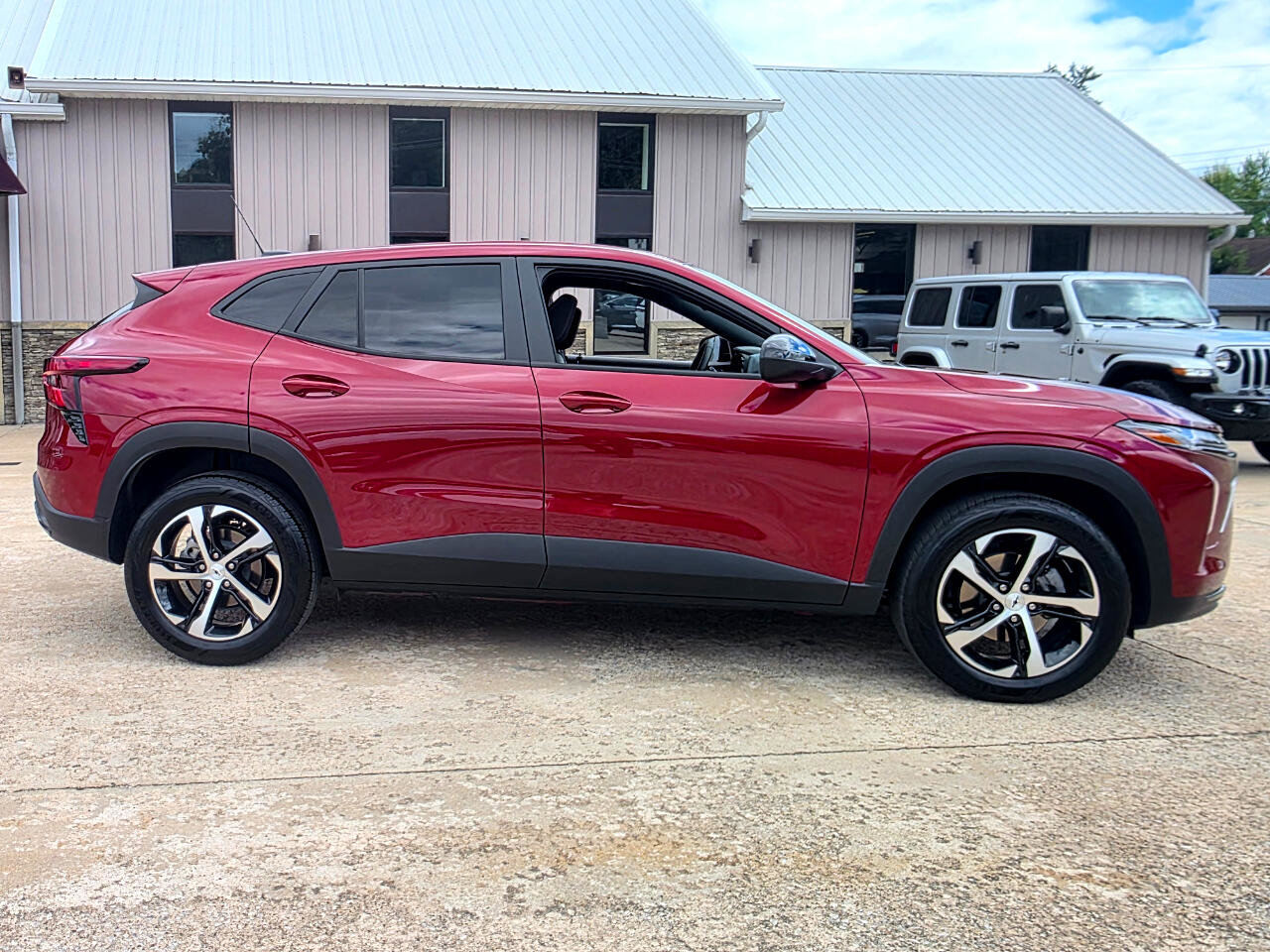 Used 2025 Chevrolet Trax RS w/ Driver Confidence Package image 22