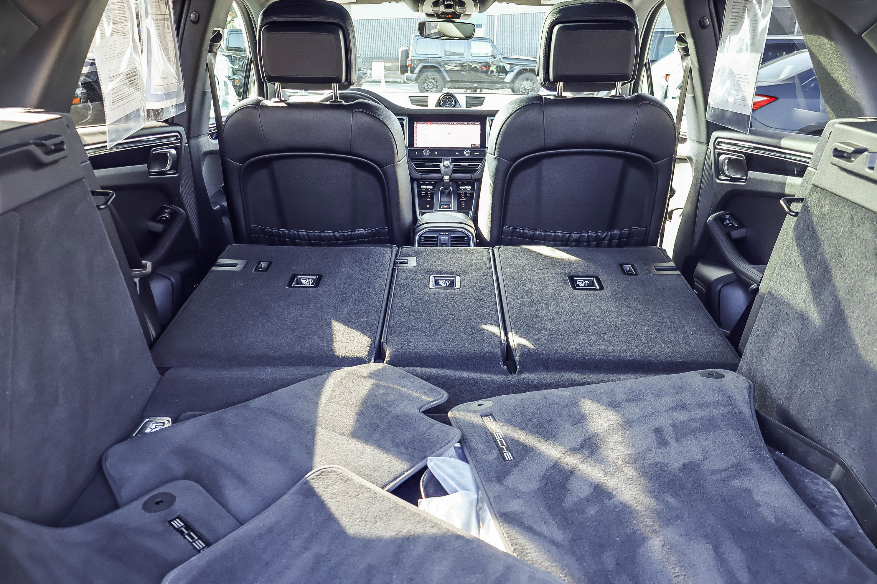 Used 2023 Porsche Macan image 17