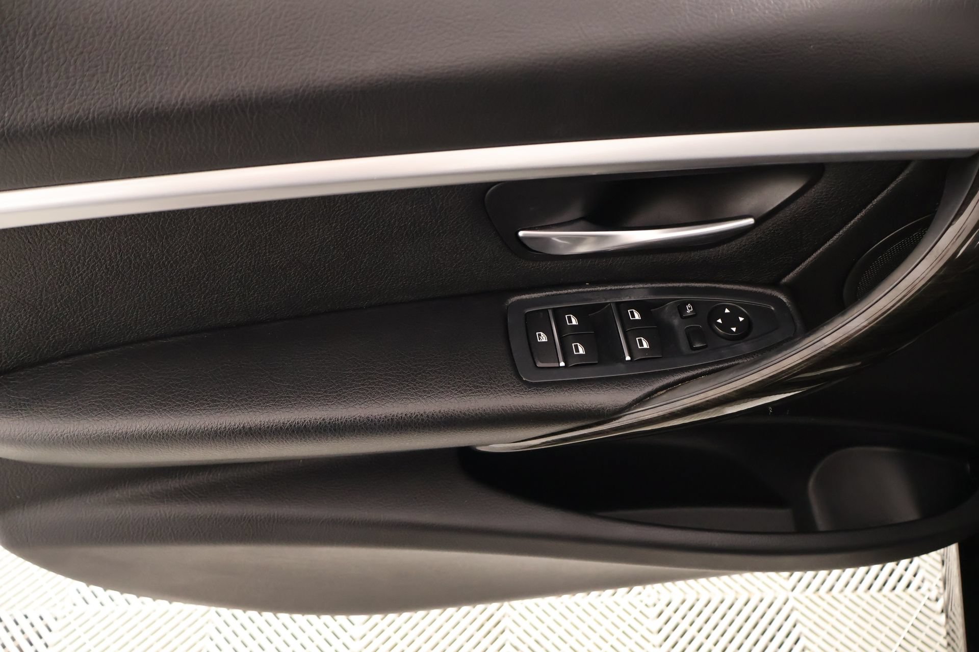 Used 2018 BMW 330i xDrive Sedan AWD/4WD image 16