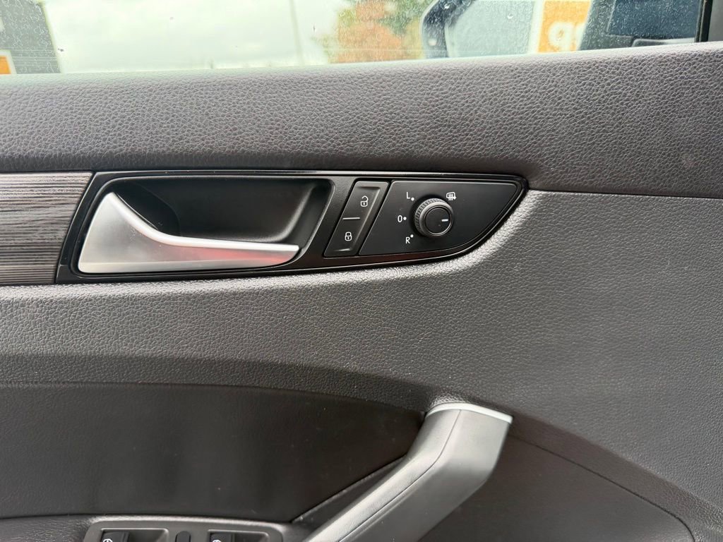 Used 2020 Volkswagen Passat 2.0T R-Line image 13