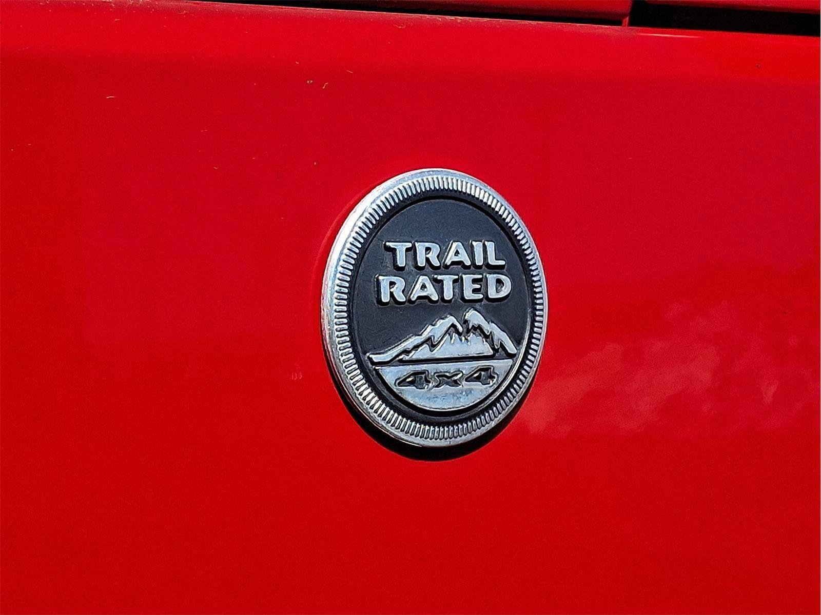 Used 2015 Jeep Wrangler Unlimited Rubicon w/ Connectivity Group image 16