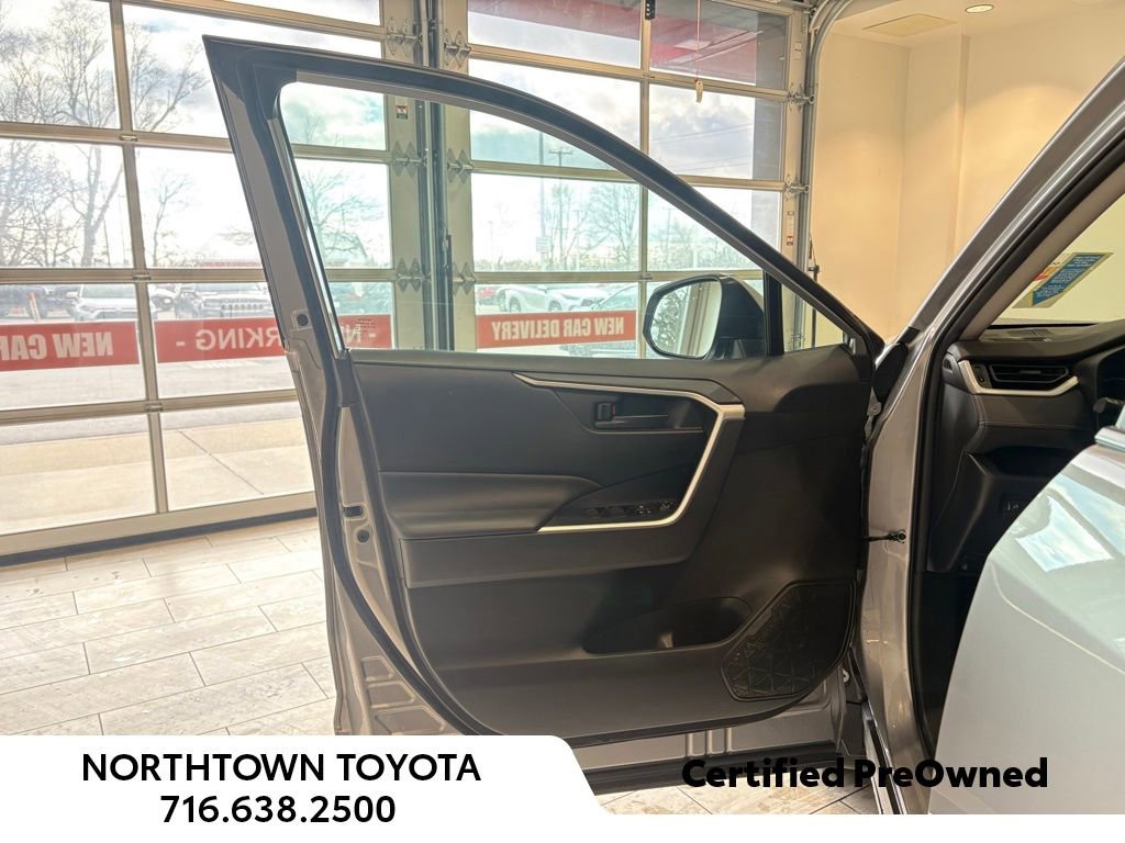 Used 2021 Toyota RAV4 LE image 25
