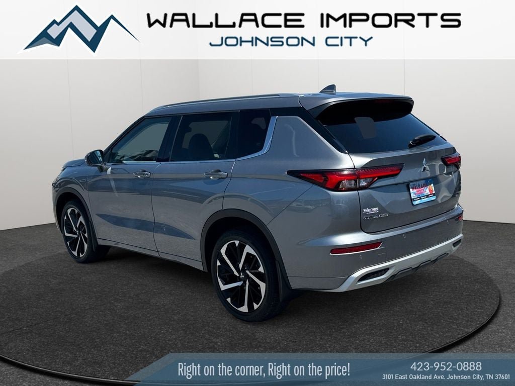Used 2024 Mitsubishi Outlander SEL AWD/4WD image 3