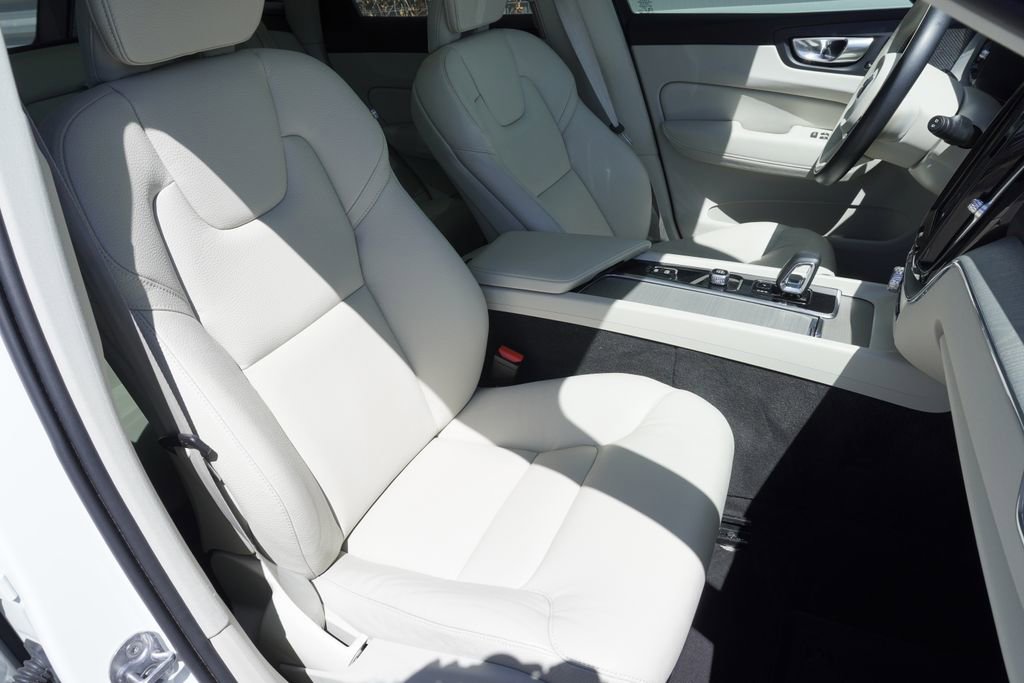 Used 2023 Volvo XC60 T8 Plus w/ Climate Package AWD/4WD image 24
