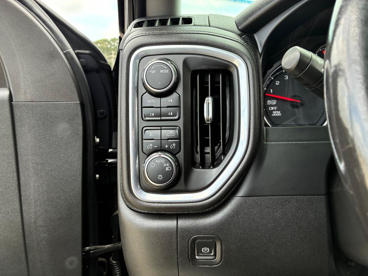 Used 2021 Chevrolet Silverado 1500 LT Trail Boss w/ Convenience Package II AWD/4WD image 24