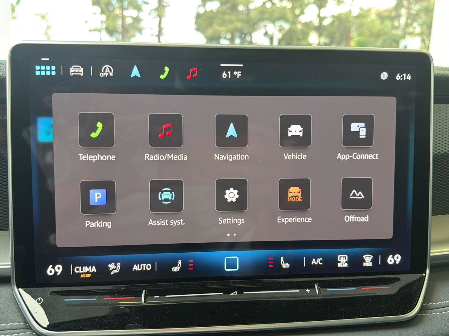 Certified 2025 Volkswagen Tiguan SE R-Line AWD/4WD image 20