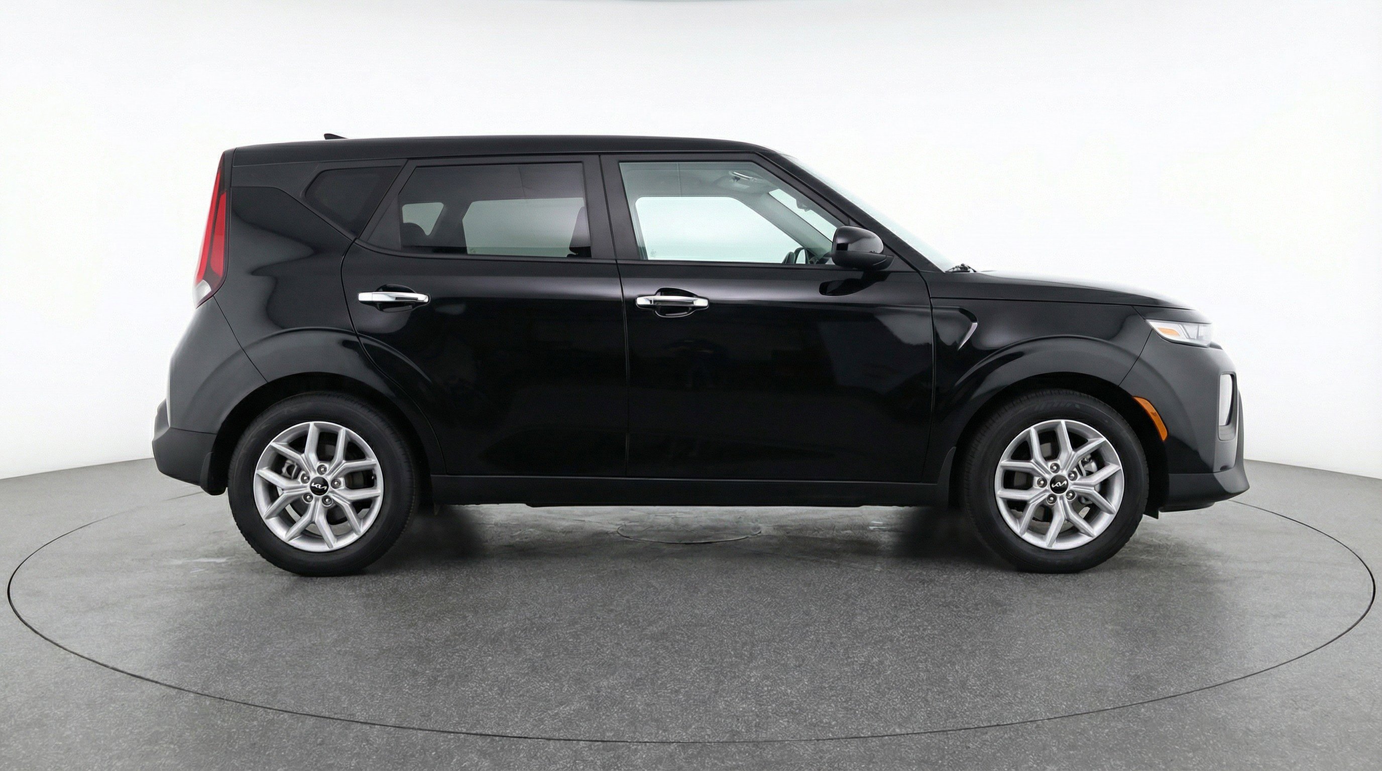Used 2025 Kia Soul LX w/ LX Technology Package image 11