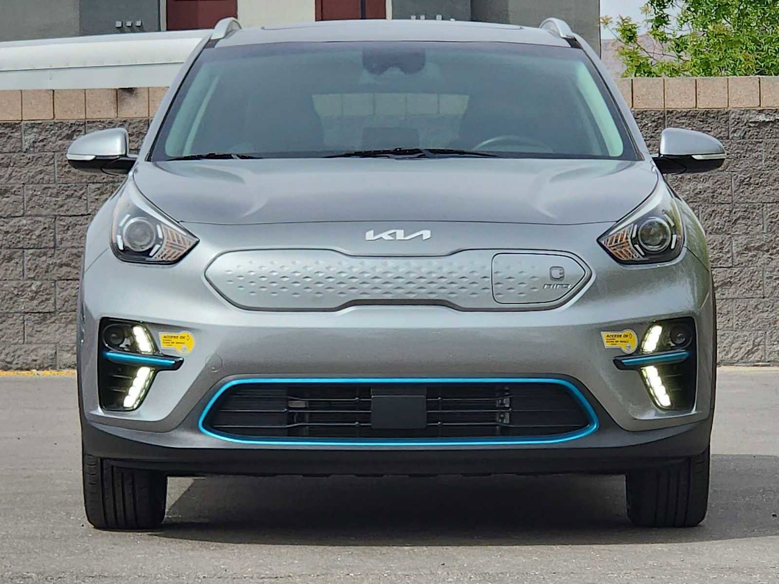 Used 2022 Kia Niro EX Premium image 4