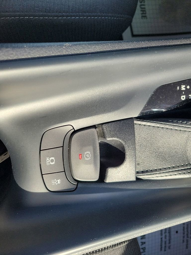 Used 2018 Toyota C-HR XLE FWD image 16