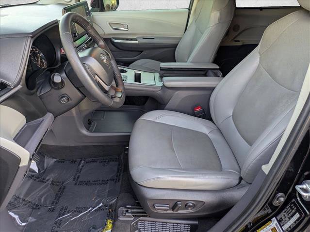 Used 2024 Toyota Sienna Limited image 17