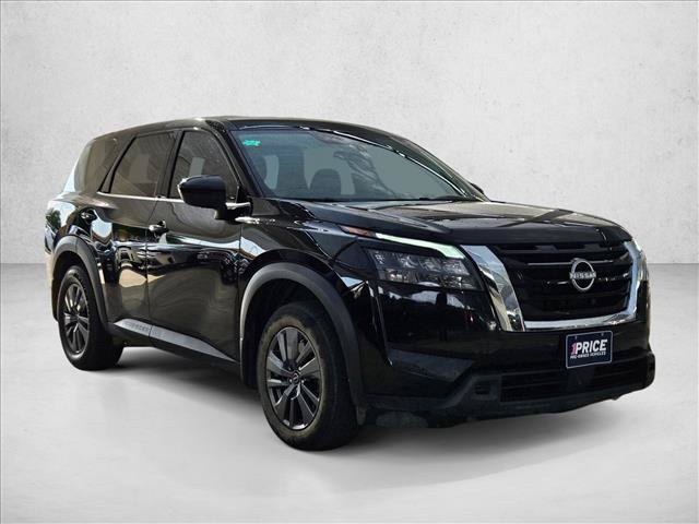 Used 2024 Nissan Pathfinder S FWD image 3
