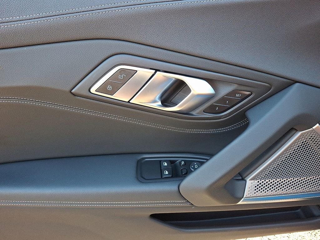 Used 2025 BMW Z4 M40i w/ Edition image 9