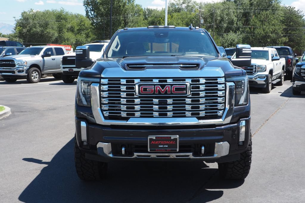 Used 2024 GMC Sierra 2500 Denali w/ Denali Reserve Package AWD/4WD image 2