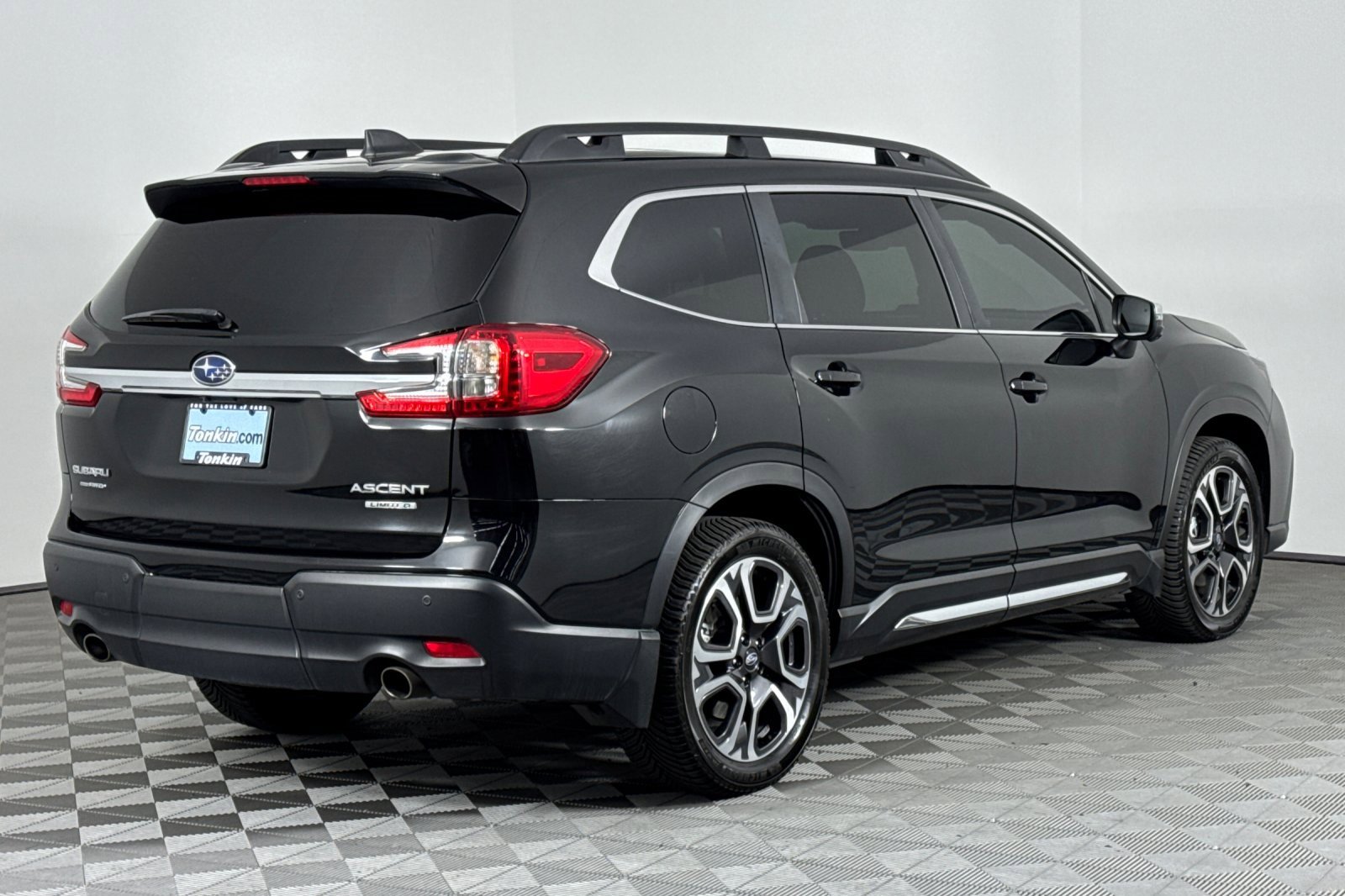 Used 2023 Subaru Ascent Limited w/ Technology Package image 4