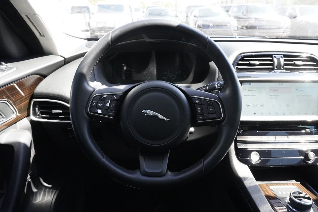 Used 2017 Jaguar F-PACE Prestige AWD/4WD image 10