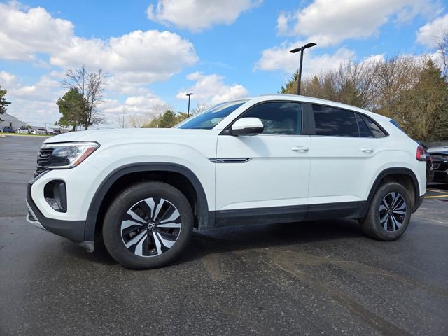 Used 2024 Volkswagen Atlas Cross Sport SE image 1